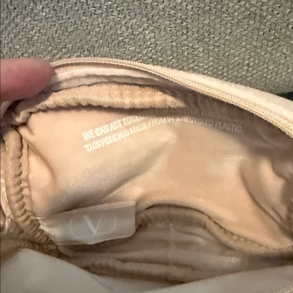 GWP - Valentino Soft Pink Velvet Wristlet/Pouch - Picture 2 of 4